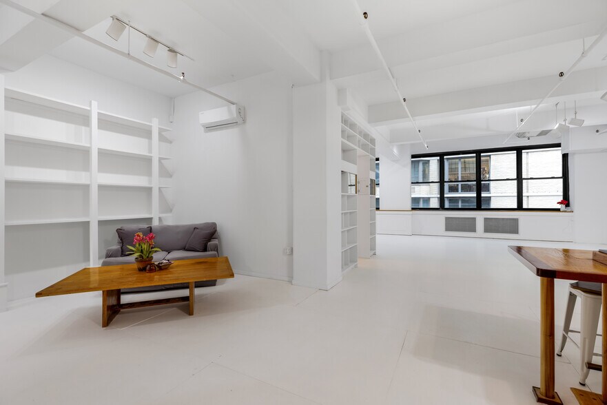 More Photos Of 335 W 38th St, New York Apartments For Sale
