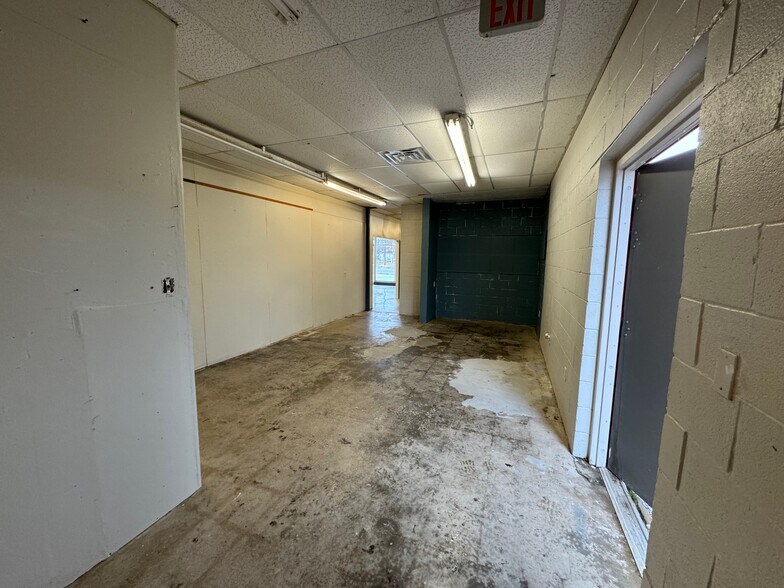 More Photos Of 2920 Grand Ave, Fort Smith Freestanding For Lease