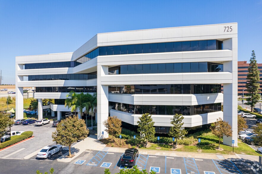 More Photos Of 725 W Town and Country Rd, Orange Medical For Lease