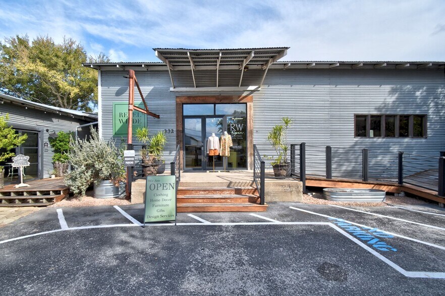 Primary Photo Of 330 W Mercer St, Dripping Springs Freestanding For Lease
