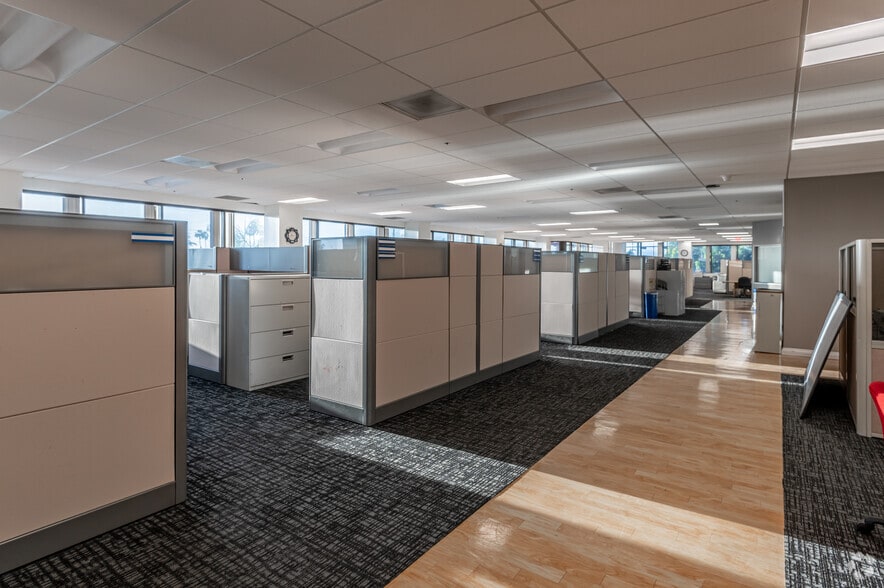 More Photos Of 625 N Grand Ave, Santa Ana Office For Sale