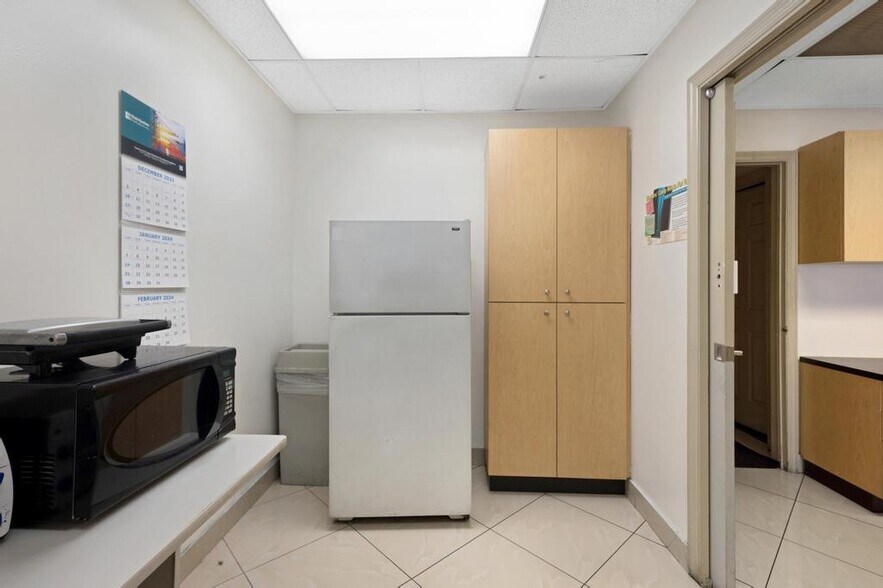 More Photos Of 7860 NW 46th St, Doral Distribution For Lease