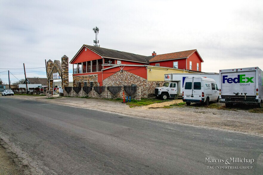 More Photos Of 8514 Brucks Dr, Converse Industrial For Sale