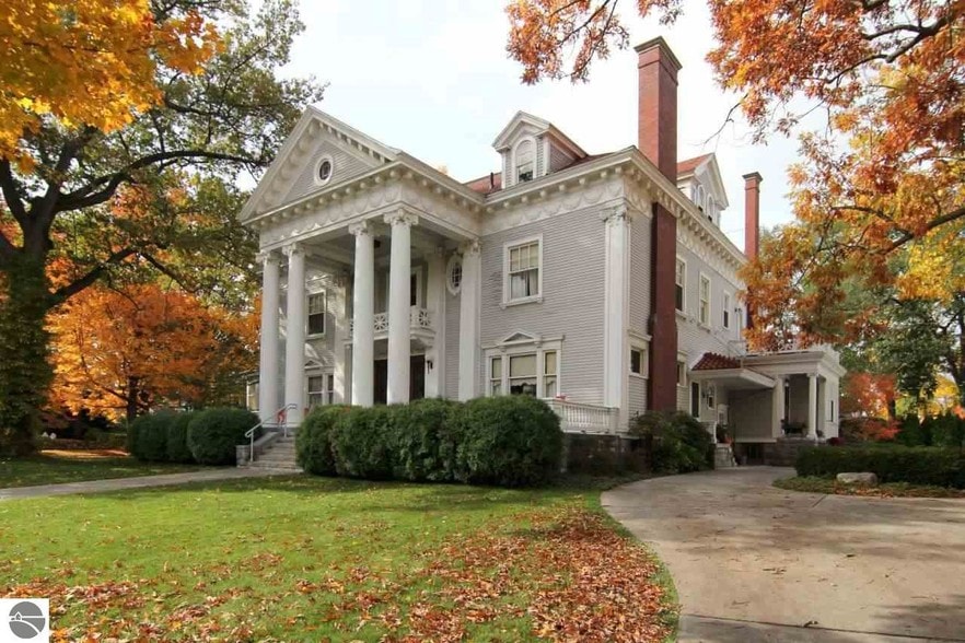 More Photos Of 230 Wellington St, Traverse City Hospitality For Sale