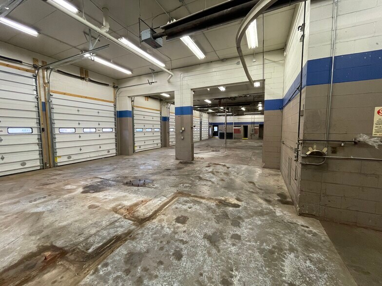 More Photos Of 5500 W Broadway Ave, Minneapolis Storefront Retail Office For Sale