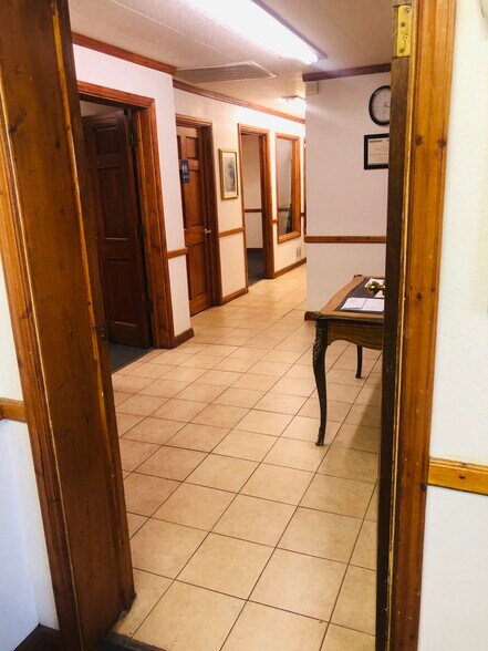 More Photos Of 2211 Paradise Rd, Las Vegas Office For Lease