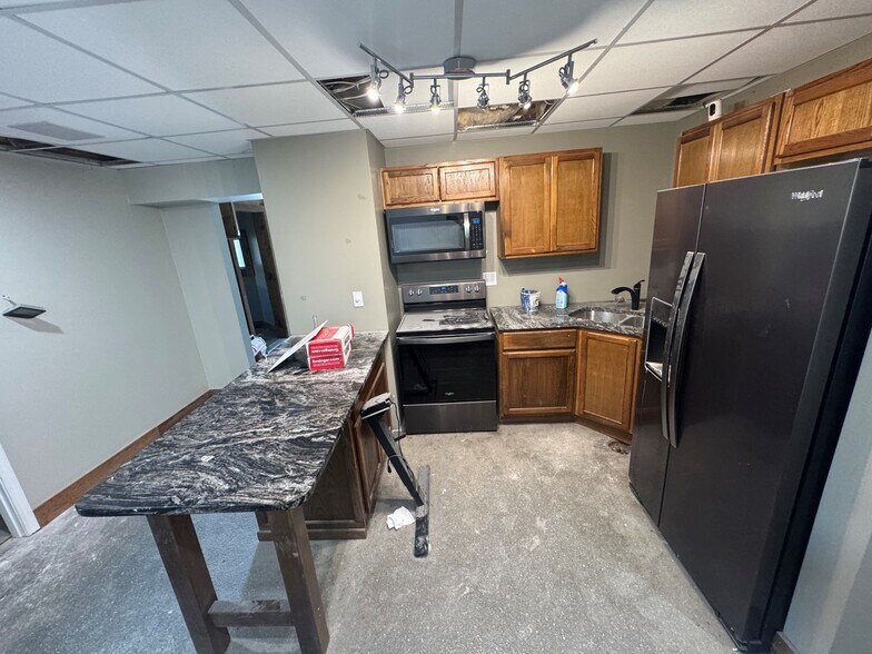 More Photos Of 17230-17232 Bel-Ray Pl, Belton Warehouse For Sale