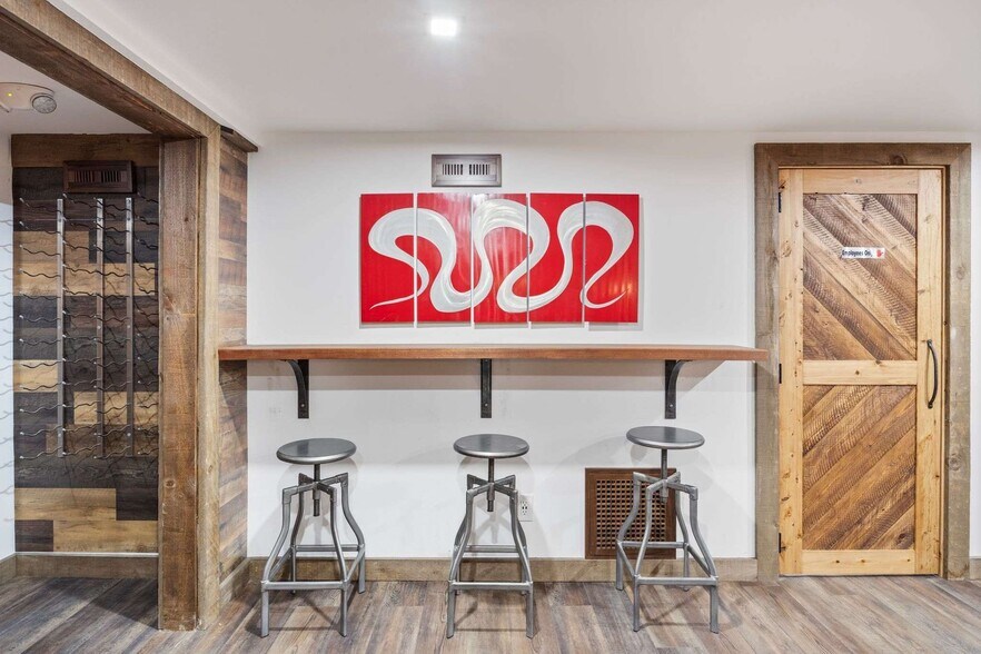 More Photos Of 20 Shore Rd, Ogunquit Storefront Retail Office For Sale