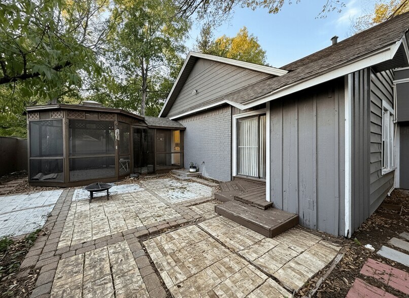 More Photos Of 211 Second St, Denton Flex For Sale