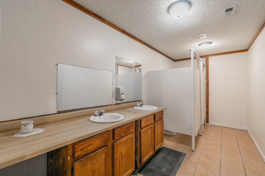 More Photos Of 5007 Ivy Ln, Dallas Specialty For Sale