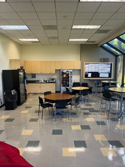 More Photos Of 5900 Canoga Ave, Woodland Hills Office For Lease