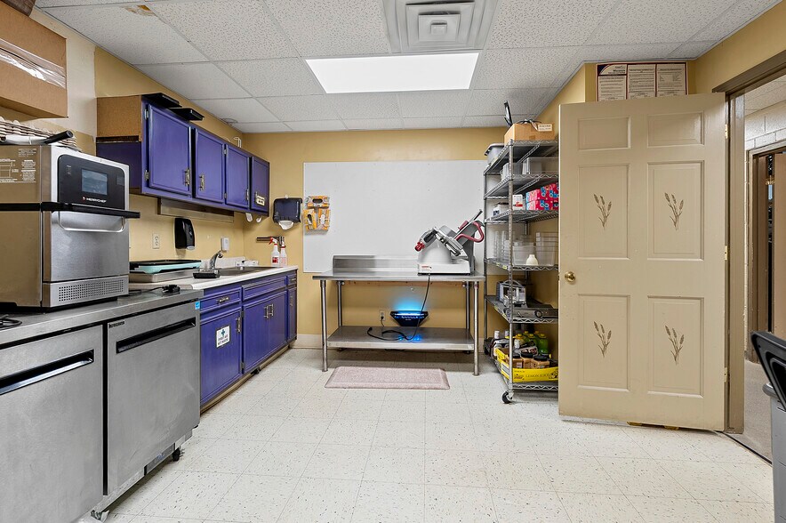 More Photos Of 802 George St, De Pere Freestanding For Sale