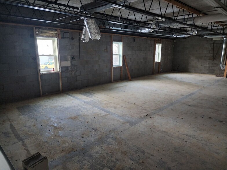 More Photos Of 3441 Brandon Ave, Roanoke Flex For Lease