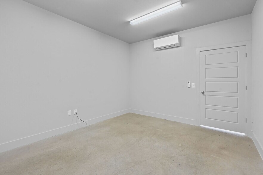 More Photos Of 14707 Fitzhugh Rd, Austin Warehouse For Lease