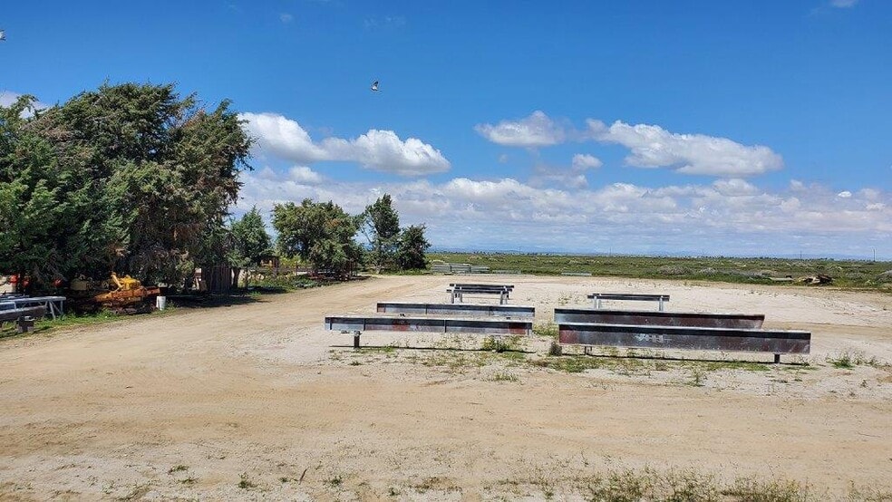 More Photos Of 41614 102nd St E, Palmdale Industrial For Lease