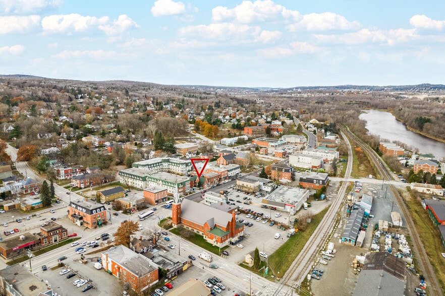More Photos Of 127 Rue Queen, Sherbrooke Office Residential For Sale