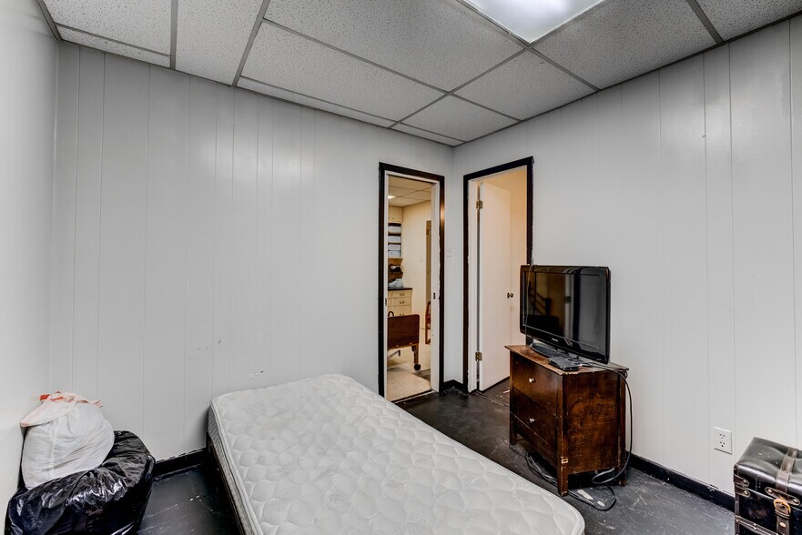 More Photos Of 811 N Travis St, Liberty Apartments For Sale