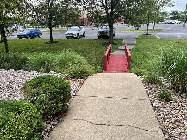 More Photos Of 3801 Springhurst Blvd, Louisville Medical For Lease