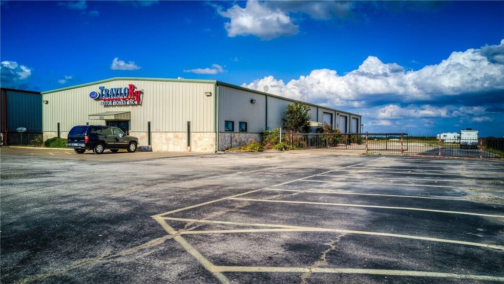 Primary Photo Of 8200 N Interstate 45 Service Rd, Palmer Warehouse For Sale