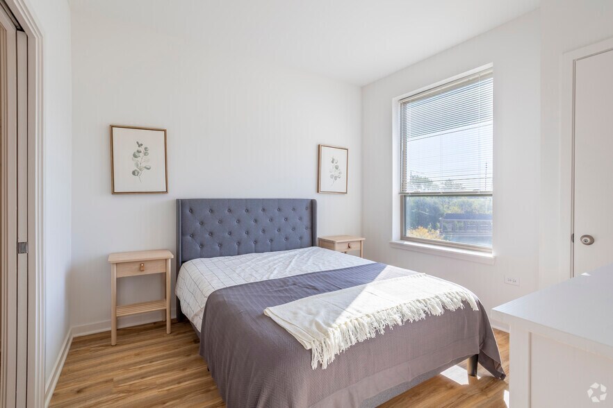 More Photos Of 15646 Cicero Ave, Oak Forest Apartments For Lease