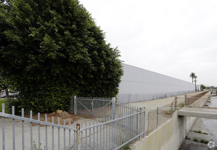 More Photos Of 9829 Carmenita Rd, Santa Fe Springs Unknown For Lease