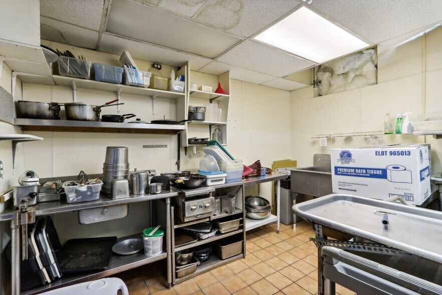 More Photos Of 910 River Rd, Wisconsin Dells Hotel For Sale