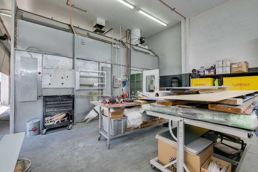 More Photos Of 3850 Pioneer Ave, Las Vegas Showroom For Sale