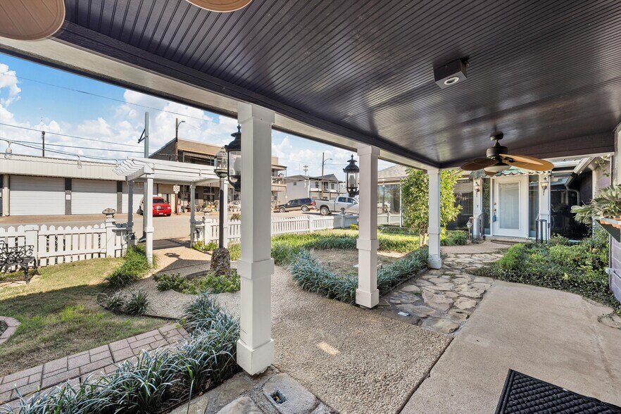 More Photos Of 103-105 E Center Street, Lorena Storefront For Sale