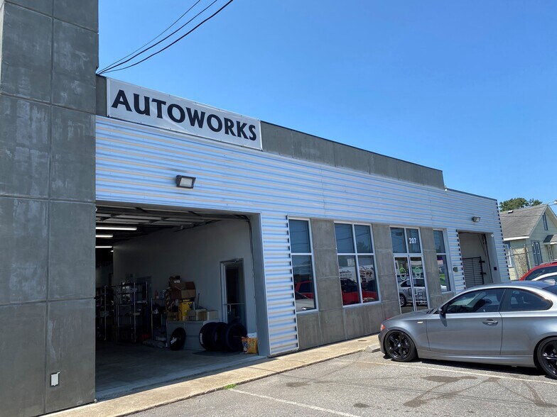 More Photos Of 207 Pennsylvania Ave, Virginia Beach Service Station For Lease