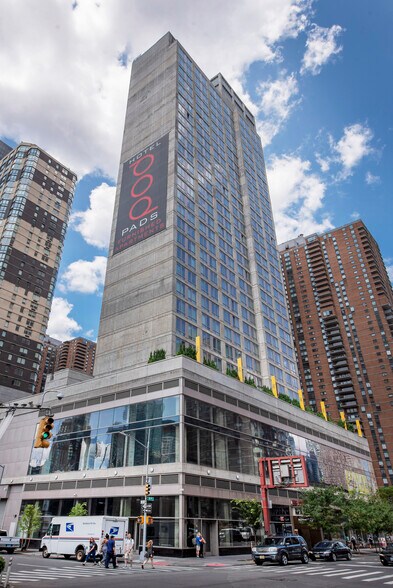 More Photos Of 400 W 42nd St, New York Hotel For Lease