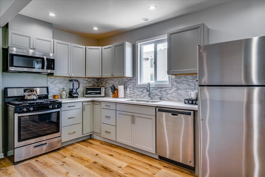 More Photos Of 323-325 Culver Blvd, Playa Del Rey Storefront Retail Residential For Sale