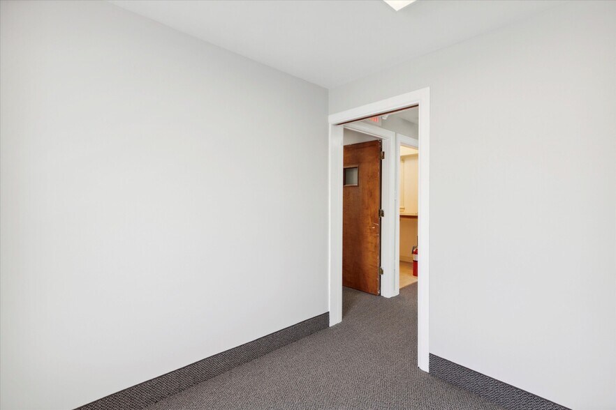 More Photos Of 363 W Johnson Hwy, Norristown Office For Lease