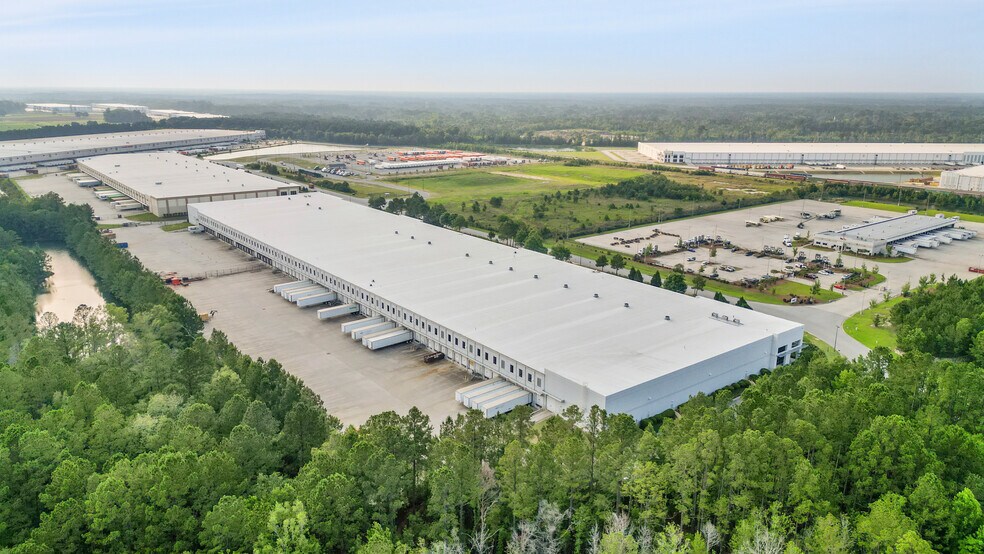 More Photos Of 101-105 Sh Morgan Pky, Bloomingdale Distribution For Lease