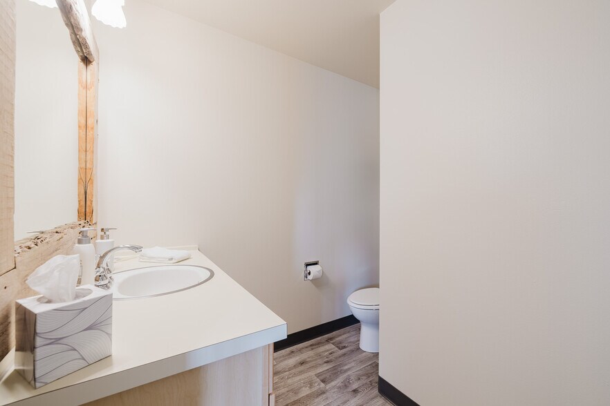 More Photos Of 925 Lamoille Hwy, Lamoille Hotel For Sale