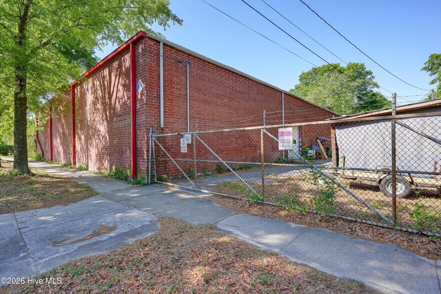 Primary Photo Of 711 S 5th Ave, Wilmington General Retail For Sale