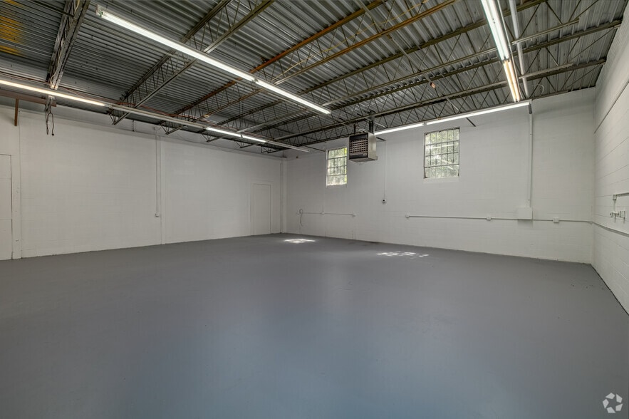 More Photos Of 2700-2740 N Graham St, Charlotte Light Distribution For Lease