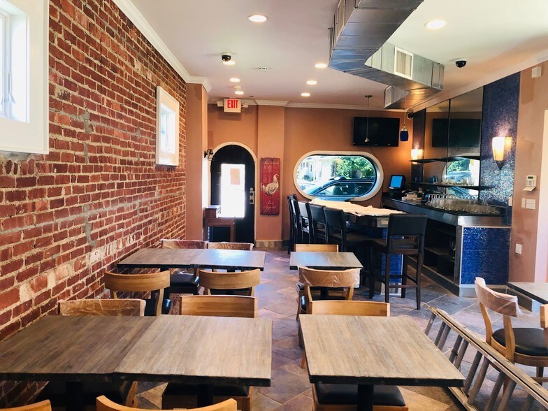 More Photos Of 133 Glen Head Rd, Glen Head Bar For Lease