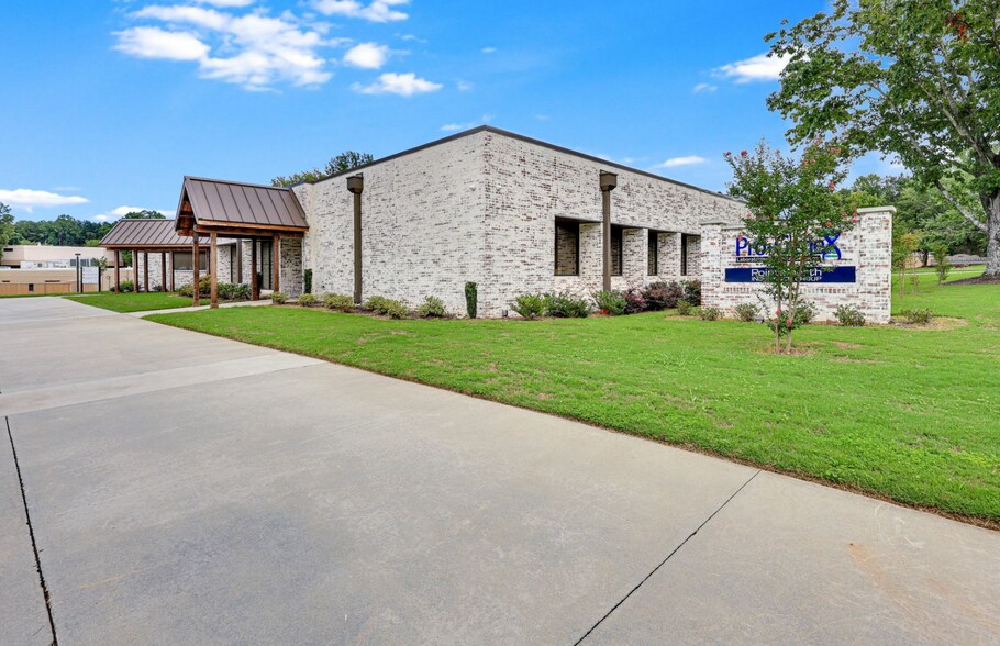 More Photos Of 669 Lanier Park Dr, Gainesville Medical For Sale