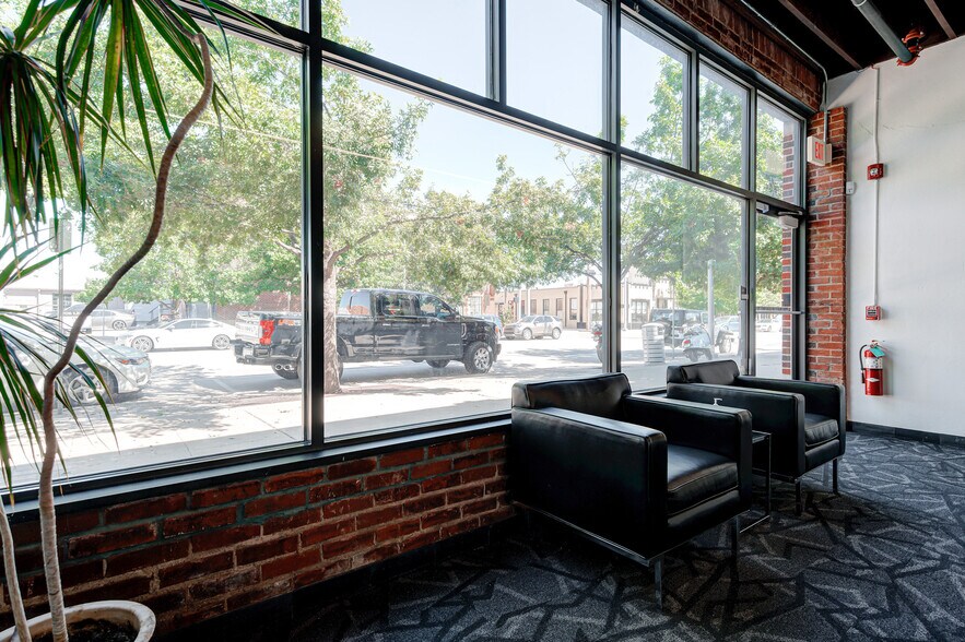 More Photos Of 706-708 W Sheridan Ave, Oklahoma City Office For Lease