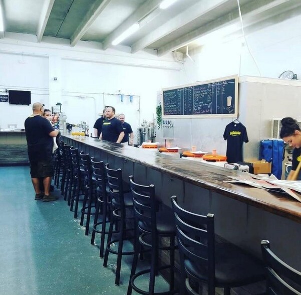 More Photos Of 230 N Congress, Lake Park Flex For Lease