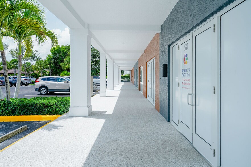 More Photos Of 2585-2605 SE Federal Hwy, Stuart Freestanding For Sale