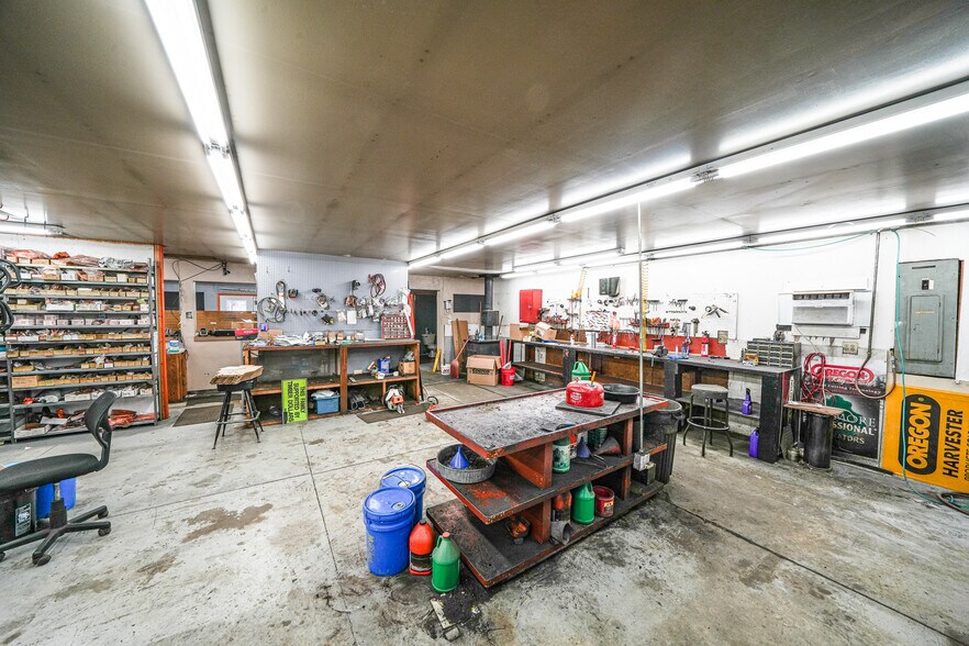 More Photos Of 10 Main S st, Pierce General Retail For Sale