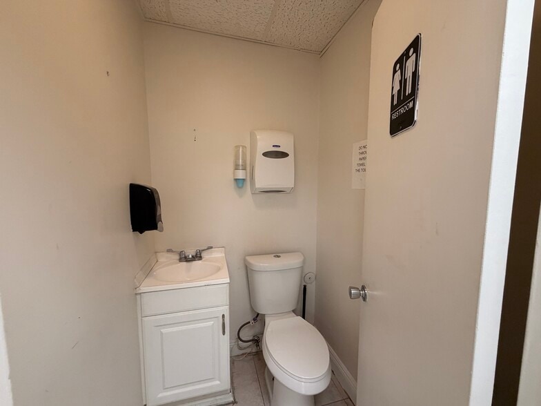 More Photos Of 2331 N State Road 7, Lauderdale Lakes Office For Sale