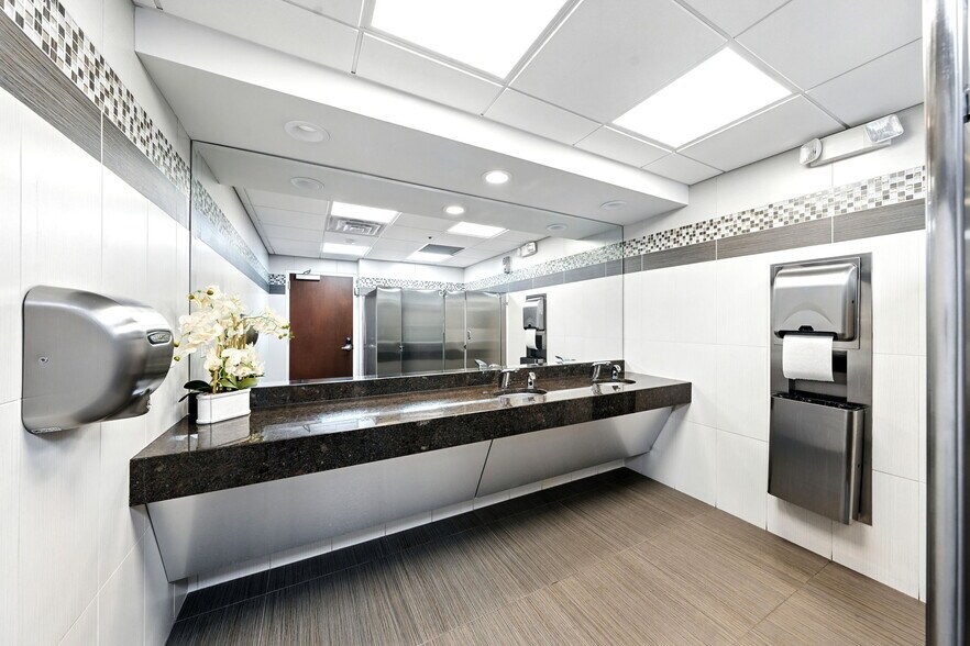 More Photos Of 700 Veterans Memorial Hwy, Hauppauge Unknown For Lease