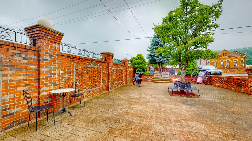 More Photos Of 501 Washington St, Steubenville Restaurant For Sale