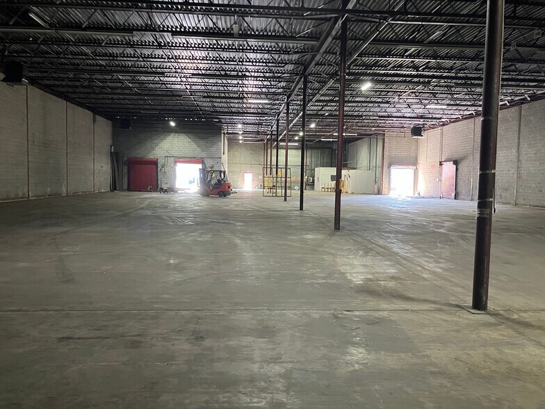 More Photos Of 2085 Phillips St, Columbus Warehouse For Lease
