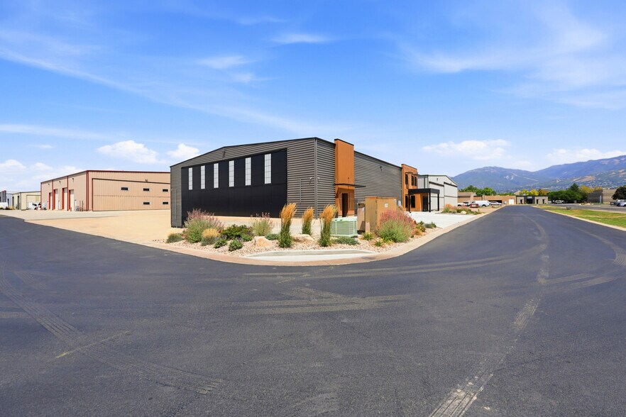 More Photos Of 1630 W 2225 S, Woods Cross Airplane Hangar For Lease