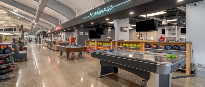 More Photos Of 400 W Maple Rd, Troy Office For Sale