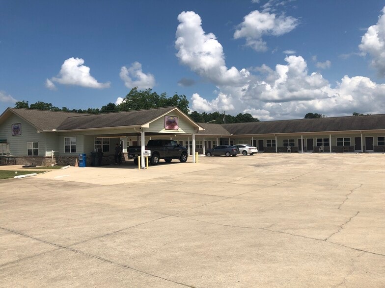More Photos Of 998 Cedar Bluff Rd, Centre Hotel For Sale
