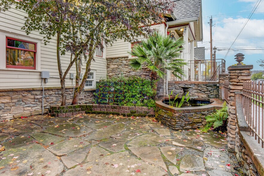 More Photos Of 1313 Washington St, Sumner Religious Facility For Sale